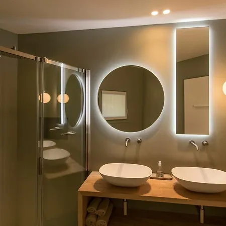 Sleeps 6 Pool Wifi Villa